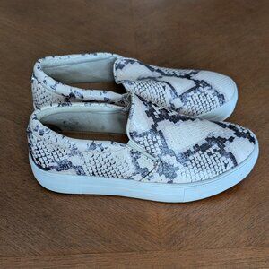 Steve Madden Bella Vita Black/Cream Leather Snakeskin Slip Ons